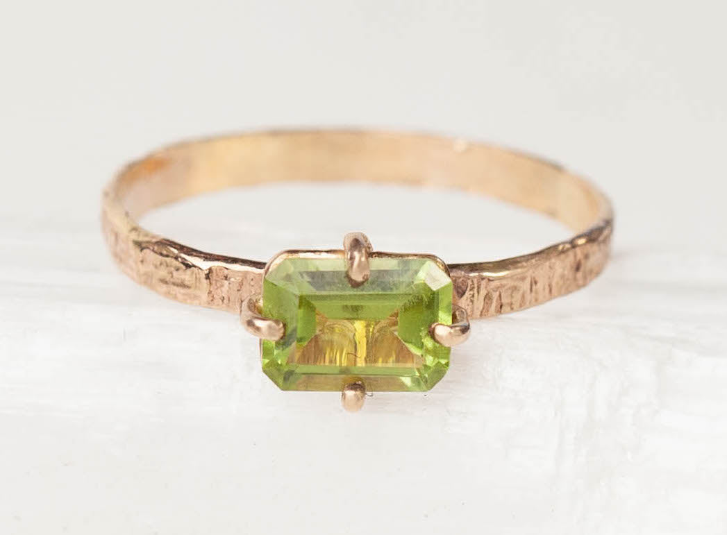 Peridot Crosshatch Band Ring