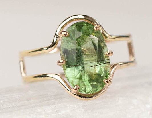 Peridot with Chromite Polarity Ring