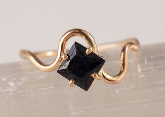 Black Sapphire Fluere Ring