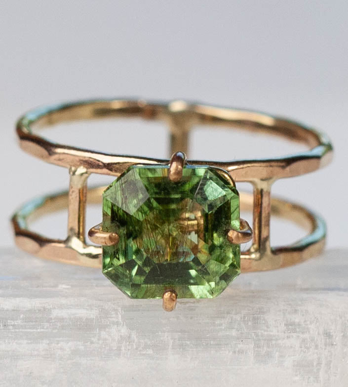 Peridot with Chromite Solaris Ring