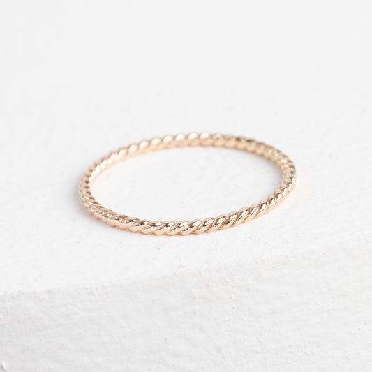 Thin Twist Ring