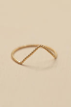 Load image into Gallery viewer, Chevron Ring (Twist)