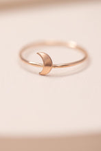 Load image into Gallery viewer, Crescent Moon Ring